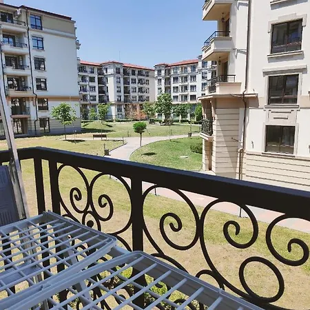 דירה Aivasovski Park - Meters Away From *