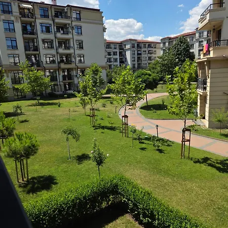 Aivasovski Park - Meters Away From דירה *